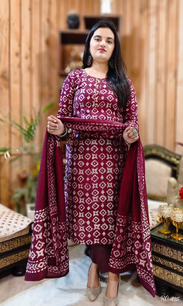 Beautiful febric reyon suit is perfect for all occasions SWRD44