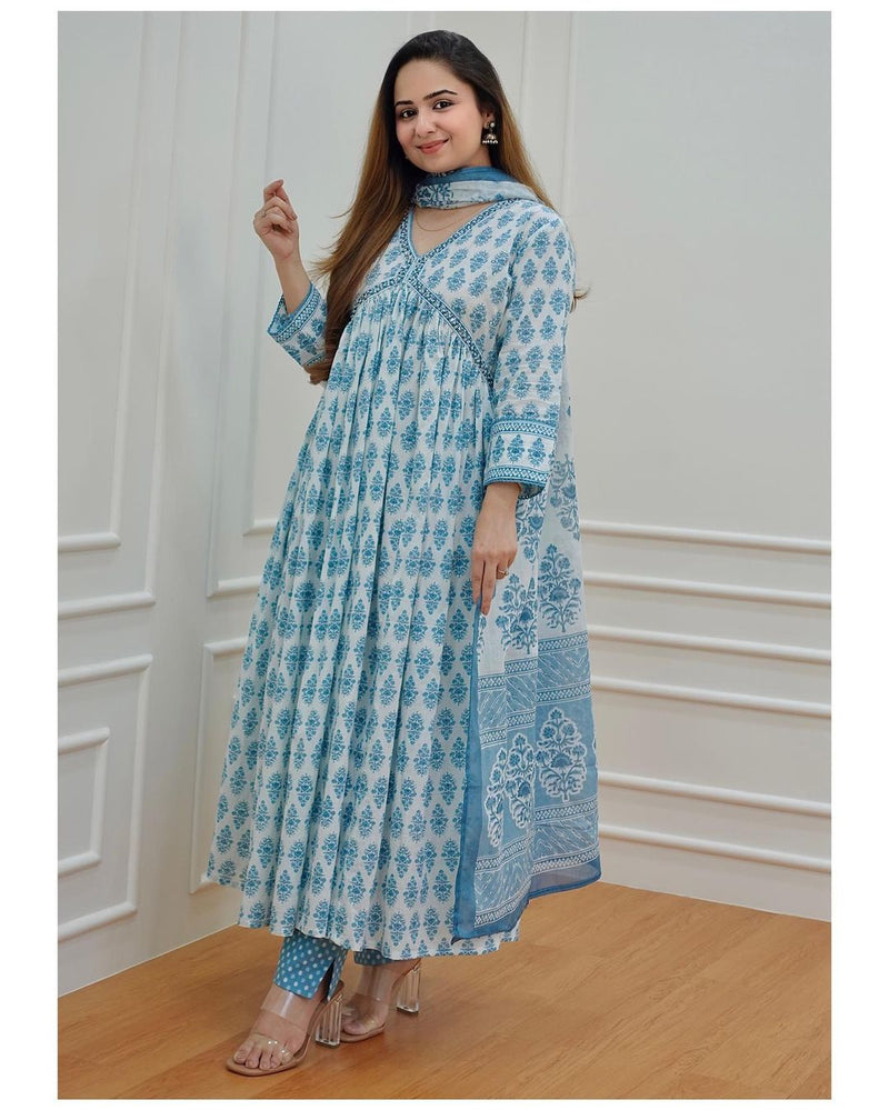 Beautiful Rayon 140 Fabric nayra cut +Aaliya cut Kurti with pent Duppta set 👗