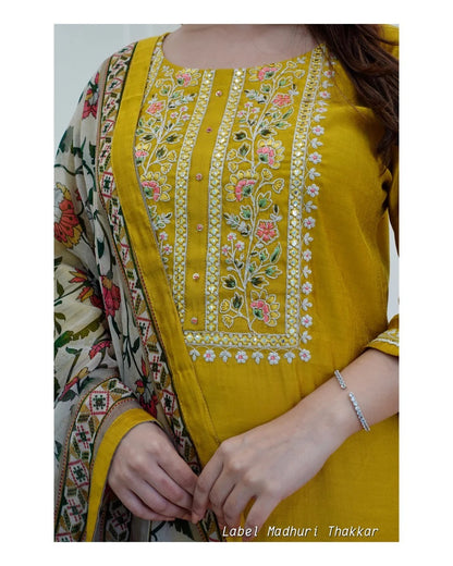 EMBROIDERY AND ADDHA WORK ON YOUK AND LESS WORK ON KURTI & PANT PRINTED MULMUL DUPPTA