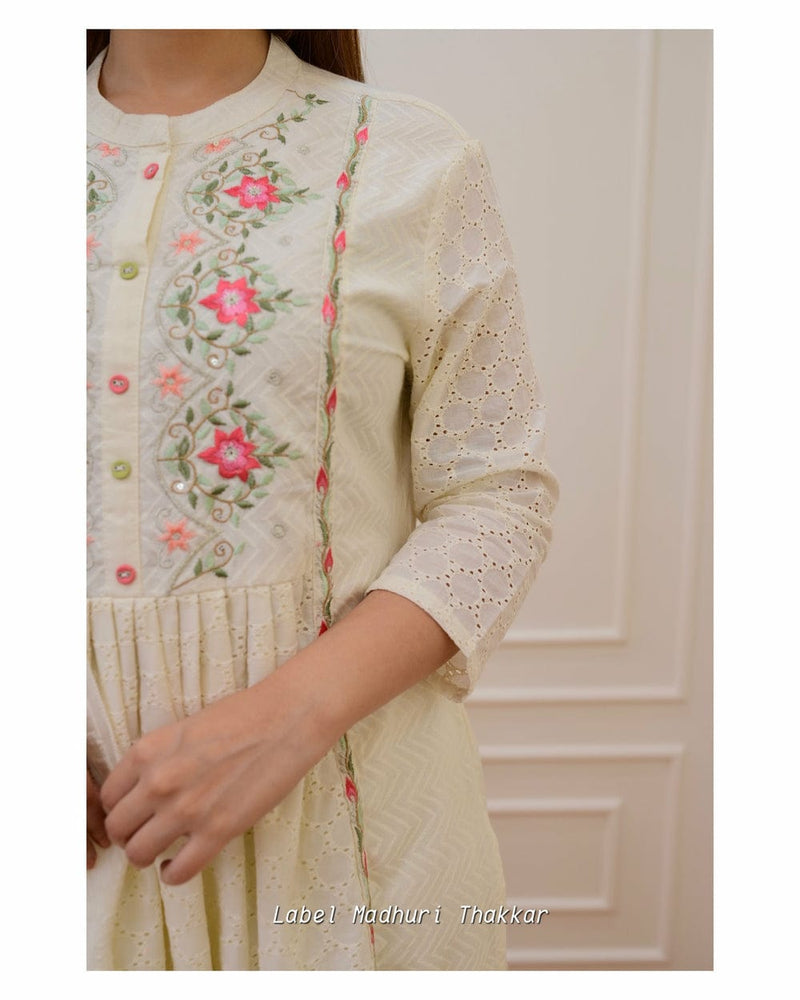Intricately embroidered pieces Are here to stay this season look towards effortless pieces crafted in breathable fabrics for a pretty festive look✨💥*
