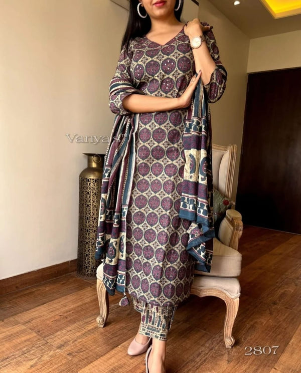 This Afghani style cotton bottom is perfect for pear shape ladies Material: cotton pure bagru print