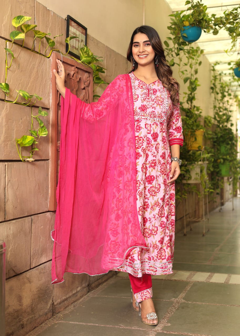 Look straight out of a dreamy movie set as you turn around and walk in this elegant anarkali !