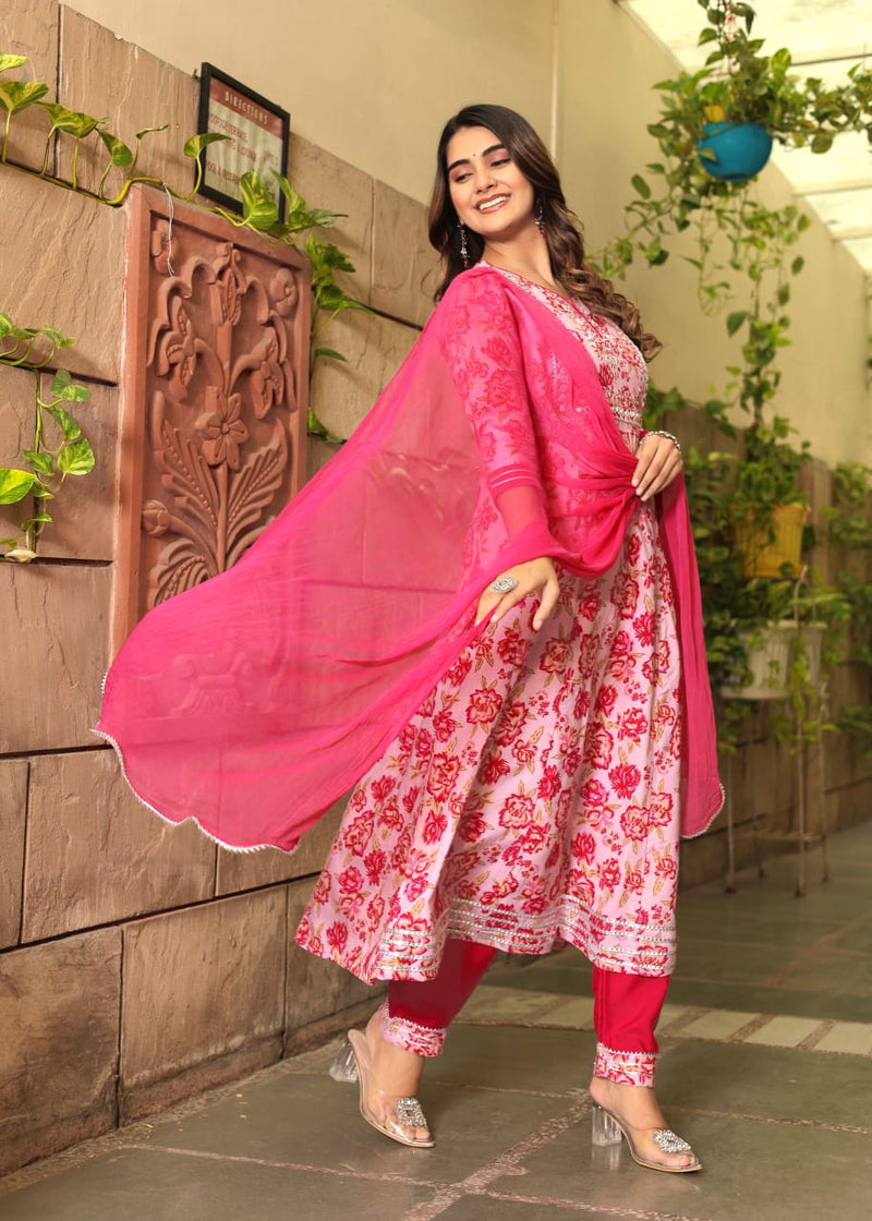 Look straight out of a dreamy movie set as you turn around and walk in this elegant anarkali !