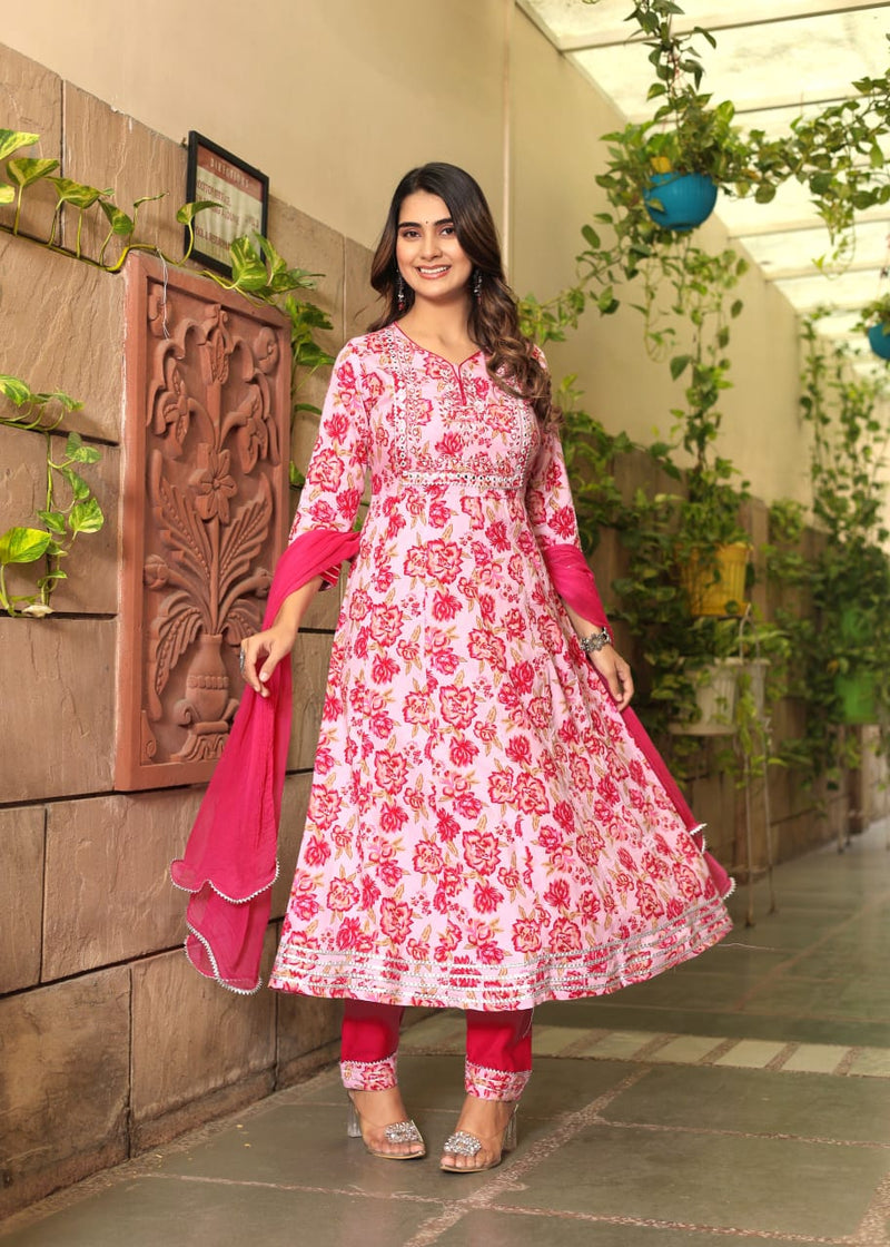 Look straight out of a dreamy movie set as you turn around and walk in this elegant anarkali !