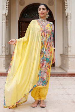 Aaliya Kurti +pant + Dupatta Mark a change in your wardrobe by wearing our exclusive range of suit sets...