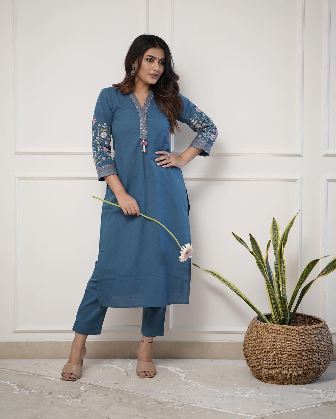 Upgrade your office wear wardrobe with this classy ( White Blue. Yellow colour ,) kurti pant &nbsp;with embroidery &nbsp;detailing for all day comfort and trendy look🌸🌸