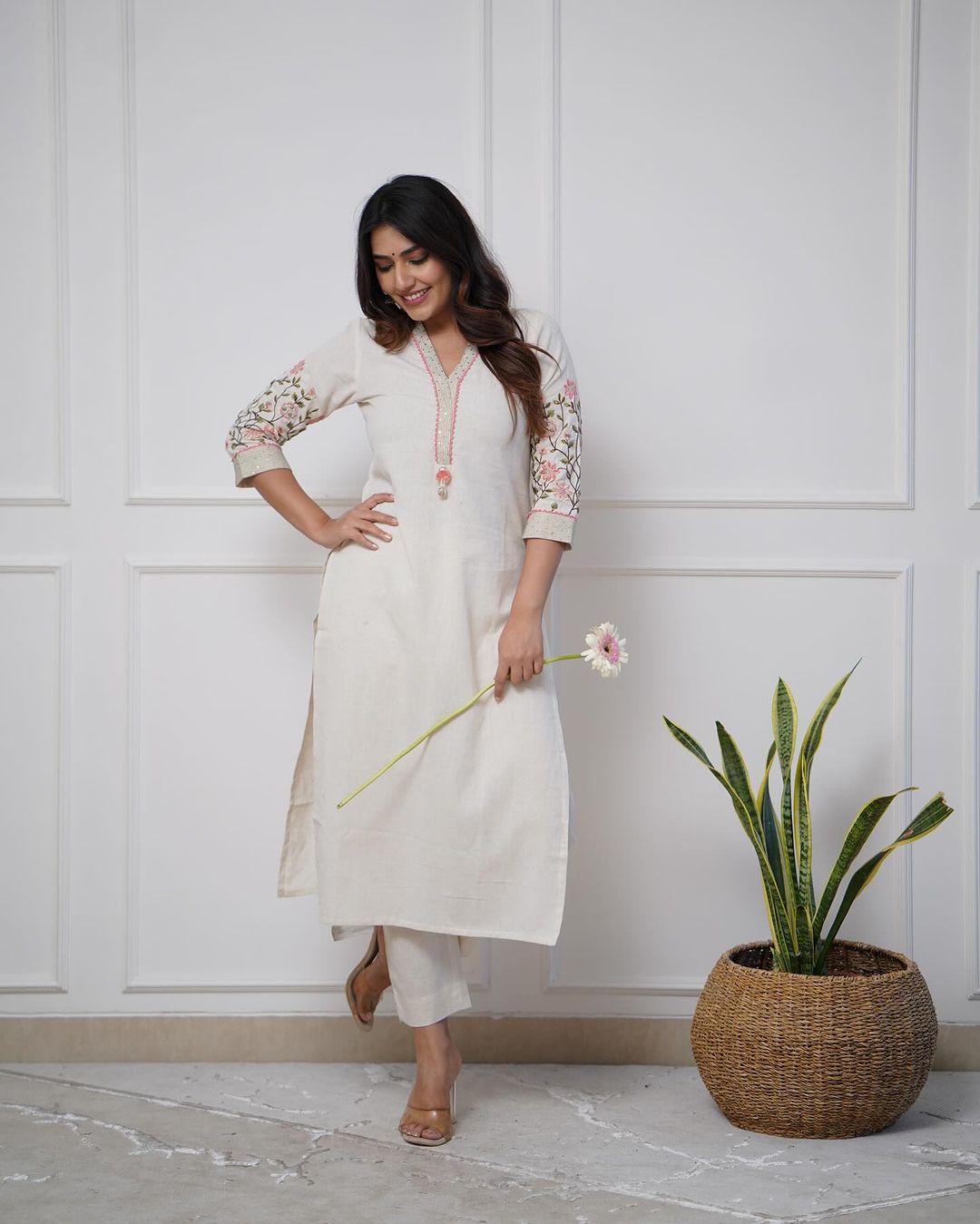 Upgrade your office wear wardrobe with this classy ( White Blue. Yellow colour ,) kurti pant &nbsp;with embroidery &nbsp;detailing for all day comfort and trendy look🌸🌸