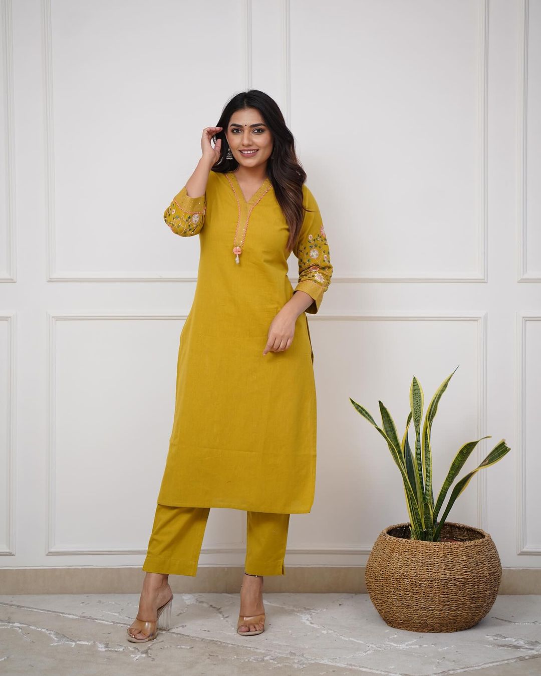 Upgrade your office wear wardrobe with this classy ( White Blue. Yellow colour ,) kurti pant &nbsp;with embroidery &nbsp;detailing for all day comfort and trendy look🌸🌸