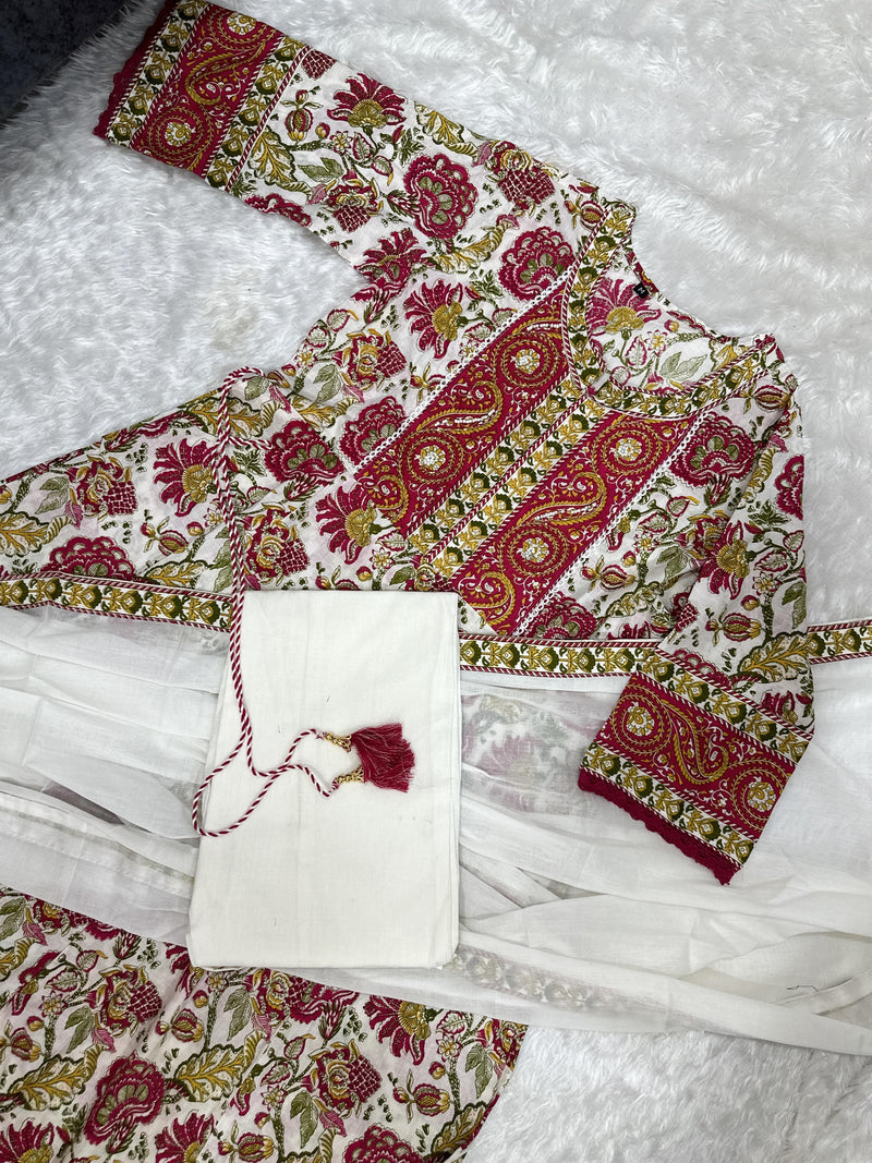 Featuring Beautiful Heavy Pure Cotton Suit Set Which Is Beautifully Decorated With Intricate Hand Work, Zari Weaving And Prints.