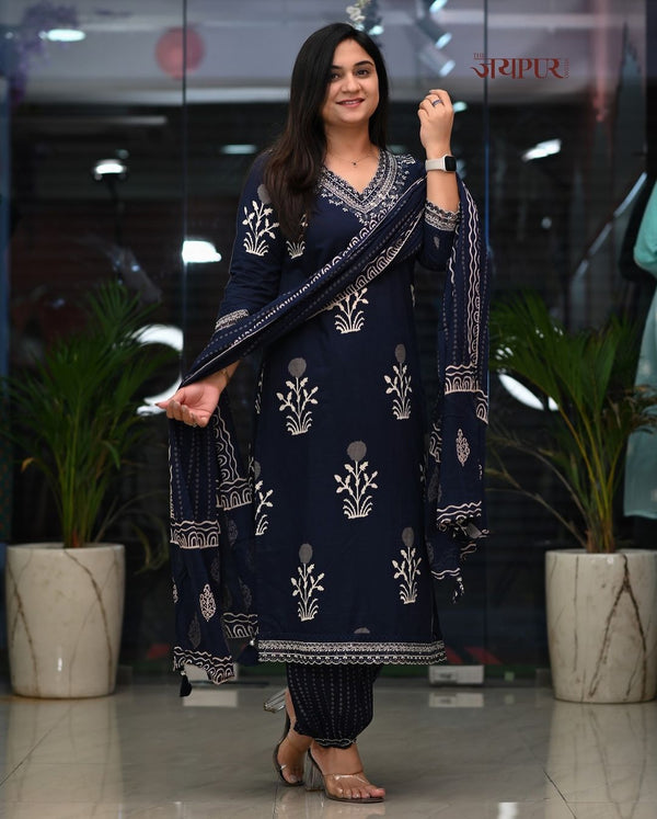 Look Beautiful in our New Blue Discharge Printed suit set cotton….Dupatta pant set for all day comfort 💖