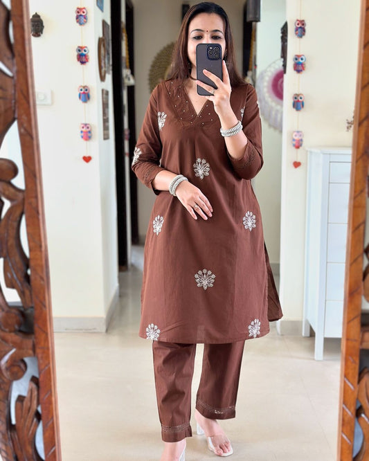 Upgrade your office wear wardrobe with this classy kurti embroidery detailing  moti lace work on neckline with lace work pant for all day comfort and trendy look🌸🌸