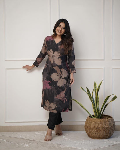 💃Enjoy New Floral Kurta Pant set with amazing lace Work ❤️