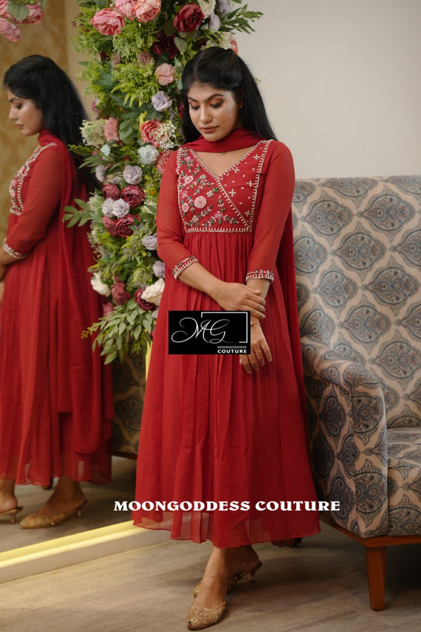 Featuring Beautiful Suit Sets in Soft Georgette Top pent with duppta with Embroidery wiving, it is beautifully decorated with south cutural desgins