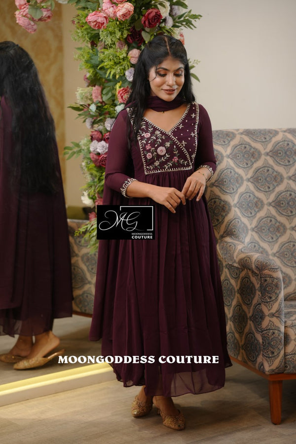 Featuring Beautiful Suit Sets in Soft Georgette Top pent with duppta with Embroidery wiving, it is beautifully decorated with south cutural desgins