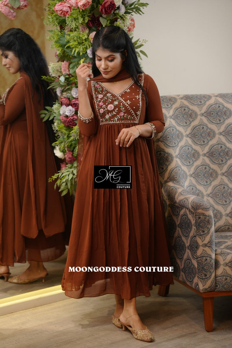 Featuring Beautiful Suit Sets in Soft Georgette Top pent with duppta with Embroidery wiving, it is beautifully decorated with south cutural desgins