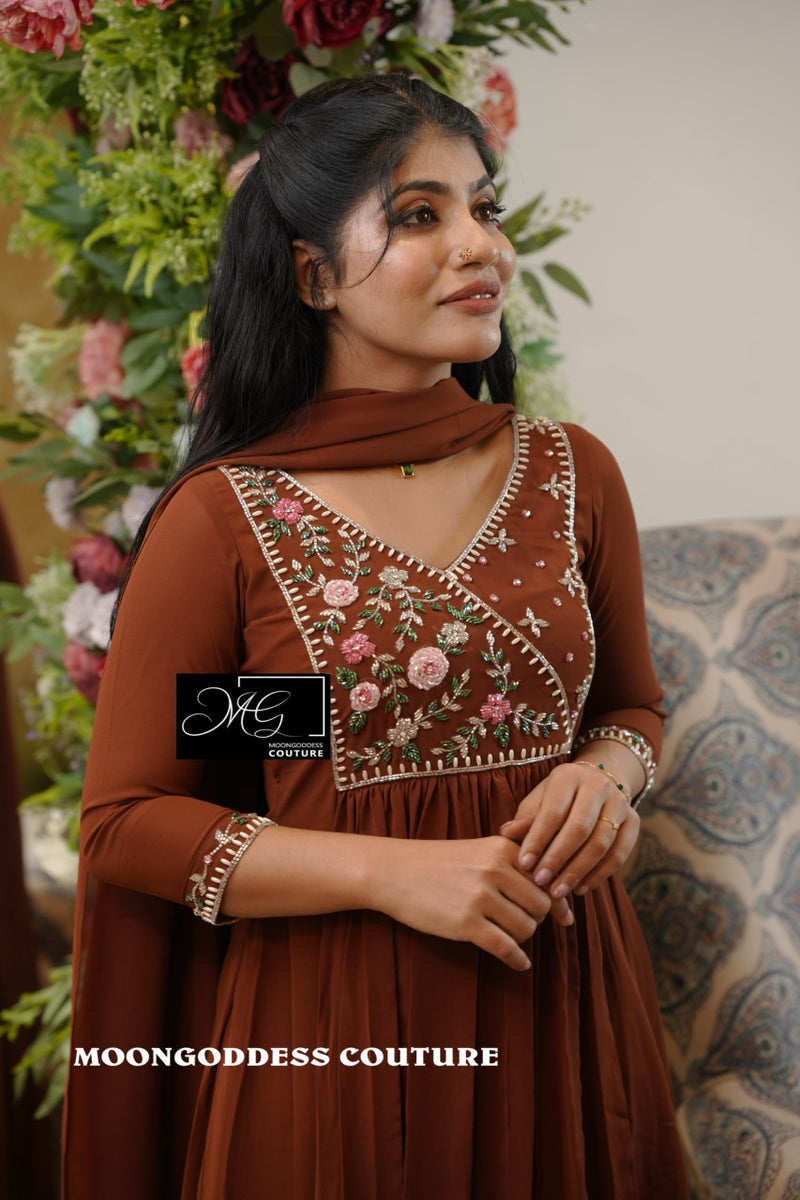 Featuring Beautiful Suit Sets in Soft Georgette Top pent with duppta with Embroidery wiving, it is beautifully decorated with south cutural desgins