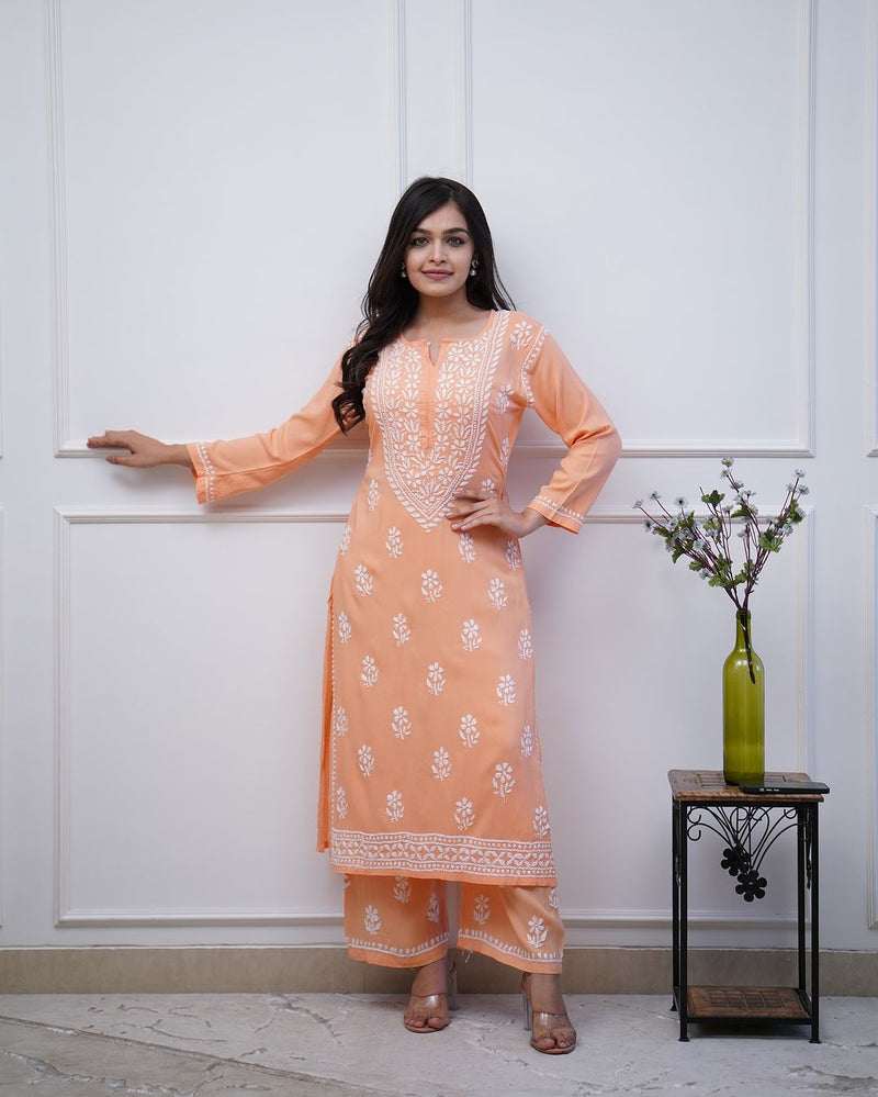 💃🏽 Rayon bright colour chicken embroidery on kurti and Pant