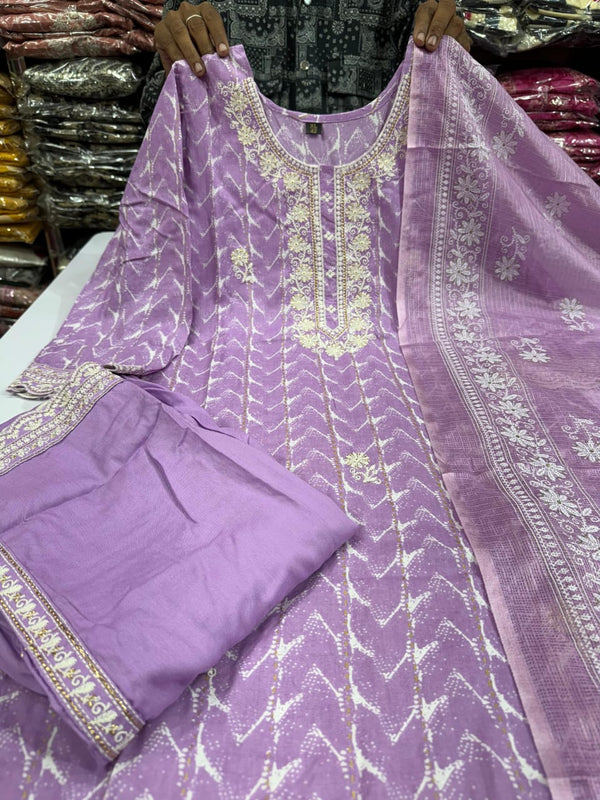 Featuring beautiful embroidery with suqes Heavy Suit which is beautifully decoratedIt is paired with matching pants (NFRD287)