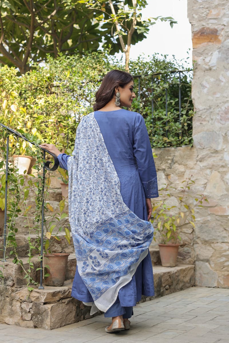 Get perfect casual yet classy look  Premium cotton 60*60 kurti Paired up with pant and full dupatta