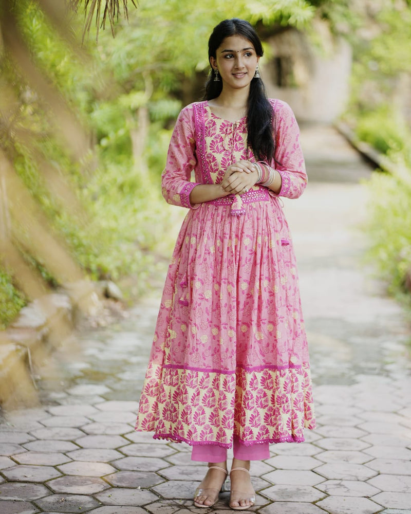 COTTON 60/60 Anarkali kurta with heavy embroidery work neckline all over , COTTON pant and matching malmal dupatta