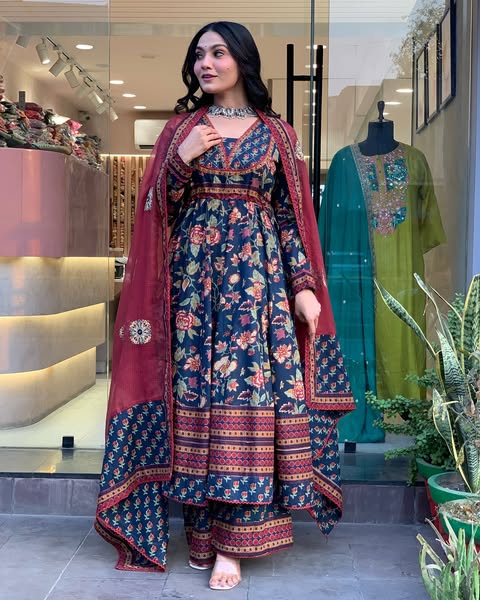 Look straight out of a dreamy movie set as you turn around and walk in this elegant flaired suit ! The perfect of traditional wear