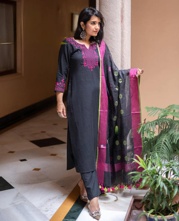 New launch❤️🌟⭐Let your style speak volumes with our Handloom cotton suit -A fusion of timeless craftsmanship and contemporary allure.