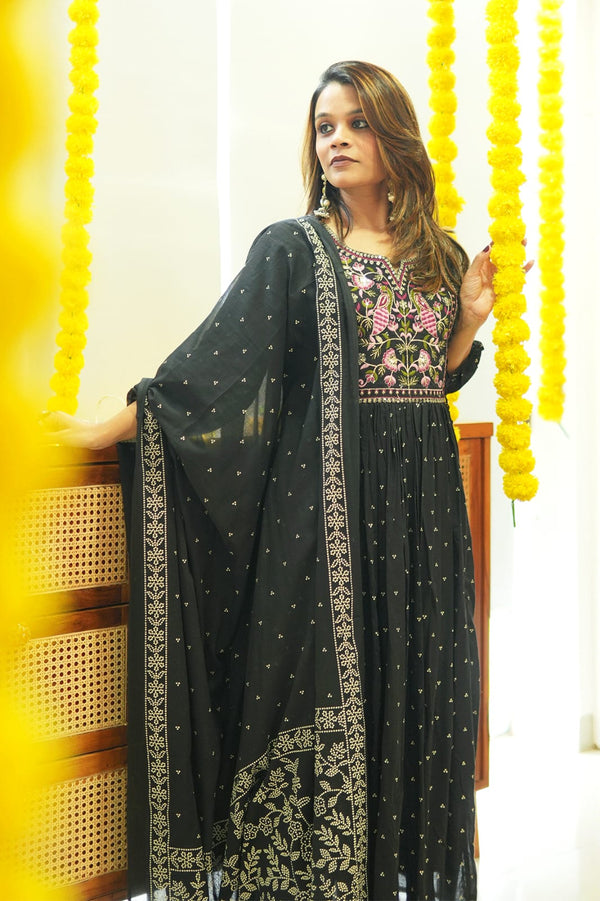 Look straight out of a dreamy movie set as you turn around and walk in this elegant flaired suit ! The perfect of traditional wear