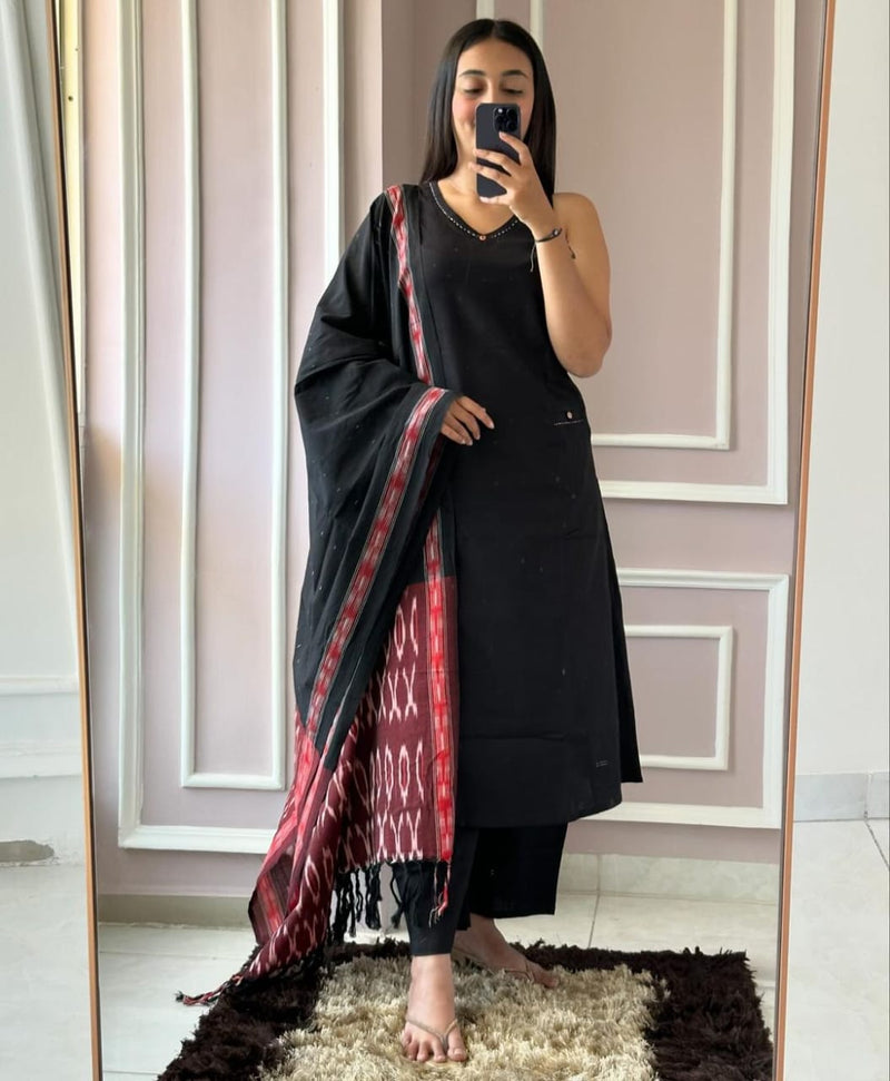 Get summer ready in our new sleevless set with khadi ikkat print silk dupatta with attached mega sleeve available in beautiful black colour