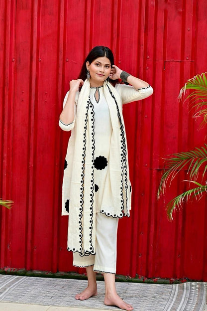 ♦️Off White Short Kurta With Inner Lining, Embroidered Floral Patchwork, Pants Dupatta