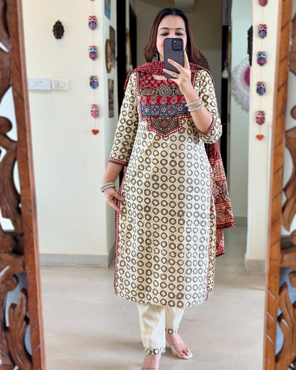 Featuring Fully Elegant Premium Muslin Suit Set Which is Beautifully Decorated With Hand Khatli Work And Original Mirror Work With Butti Pattern(SWRED08)