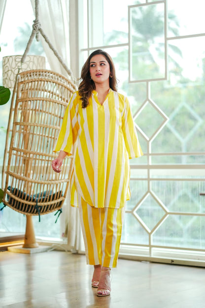 Crafted from pure cotton This beautiful co-ord set is made of pure cotton with a screen print all over it having stripes.