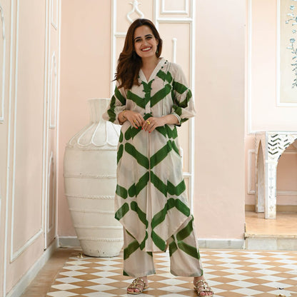 Prepare to elevate your fashion game with the Isha Clamp Co-ord Set. Made from pristine white cotton fabric,