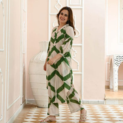 Prepare to elevate your fashion game with the Isha Clamp Co-ord Set. Made from pristine white cotton fabric,