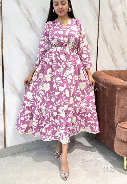 💫Adorn your appearance with this floral printed cotton gown , this gown set is as elegant as it looks!  Adjustable belt given to set fitting as per body shape.
