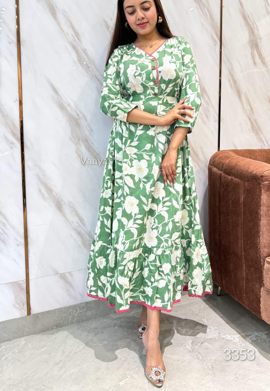 💫Adorn your appearance with this floral printed cotton gown , this gown set is as elegant as it looks!  Adjustable belt given to set fitting as per body shape.