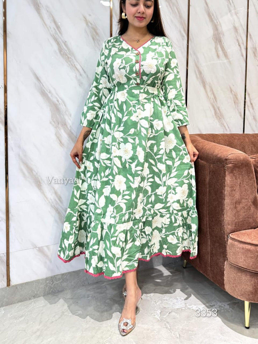 💫Adorn your appearance with this floral printed cotton gown , this gown set is as elegant as it looks!  Adjustable belt given to set fitting as per body shape.
