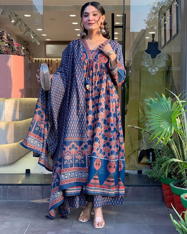 Kurta with hand with Embroidery work detailing on women's printed cotton kurta  pant or dupatta set