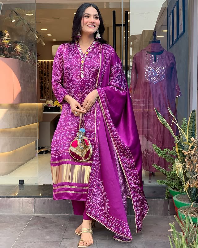 💃🏻Presenting Beautiful Heavy quality Chinon Silk Fabric designer festive wear kurti pant and duppta with Embroidery, Sequence &amp; Zari Work with lining