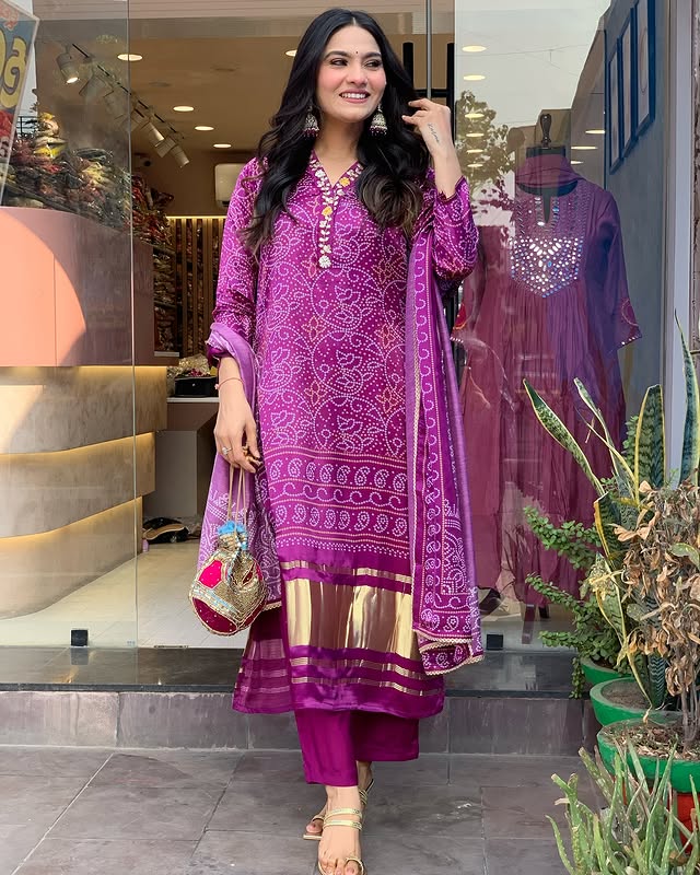 💃🏻Presenting Beautiful Heavy quality Chinon Silk Fabric designer festive wear kurti pant and duppta with Embroidery, Sequence &amp; Zari Work with lining