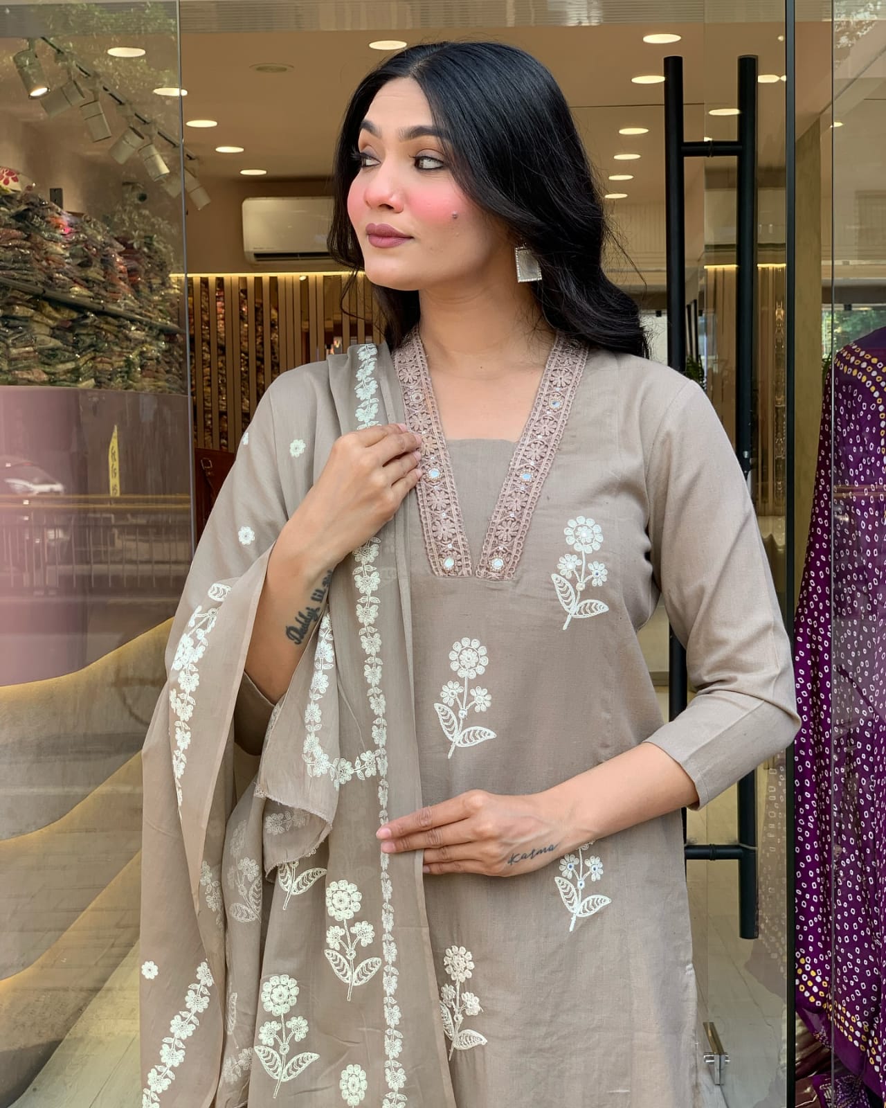 Enjoy your festival 🌞with our Very Beautiful 3ps Set . 🪡 🪡 🪡 🌸(WARED435)