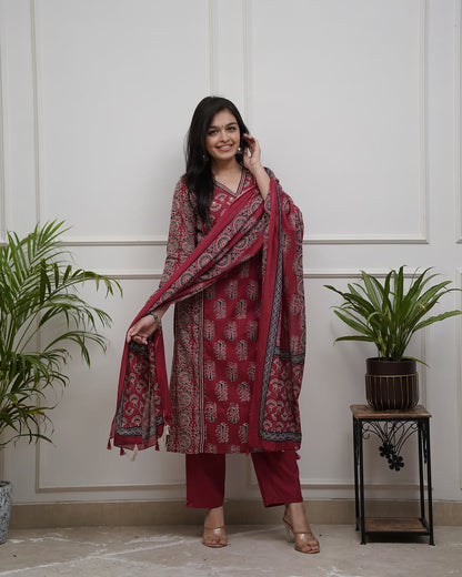 Presenting Beautiful Heavy quality cotton Fabric designer festive wear frock style kurti with pattern pant  (SW0001)