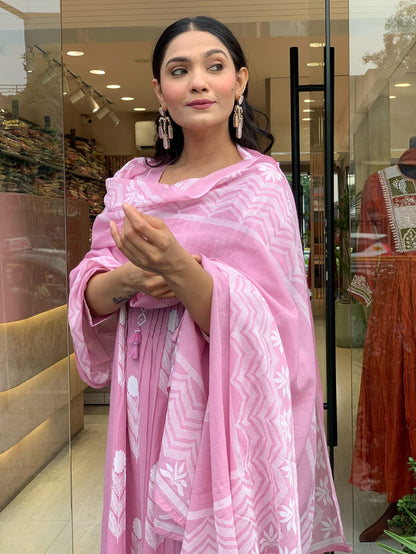 🌹🌹Pure fine Cotton fabric  Kurti with Pant with cotton 100-100 Dupatta🌹🌹 (SWRED607)