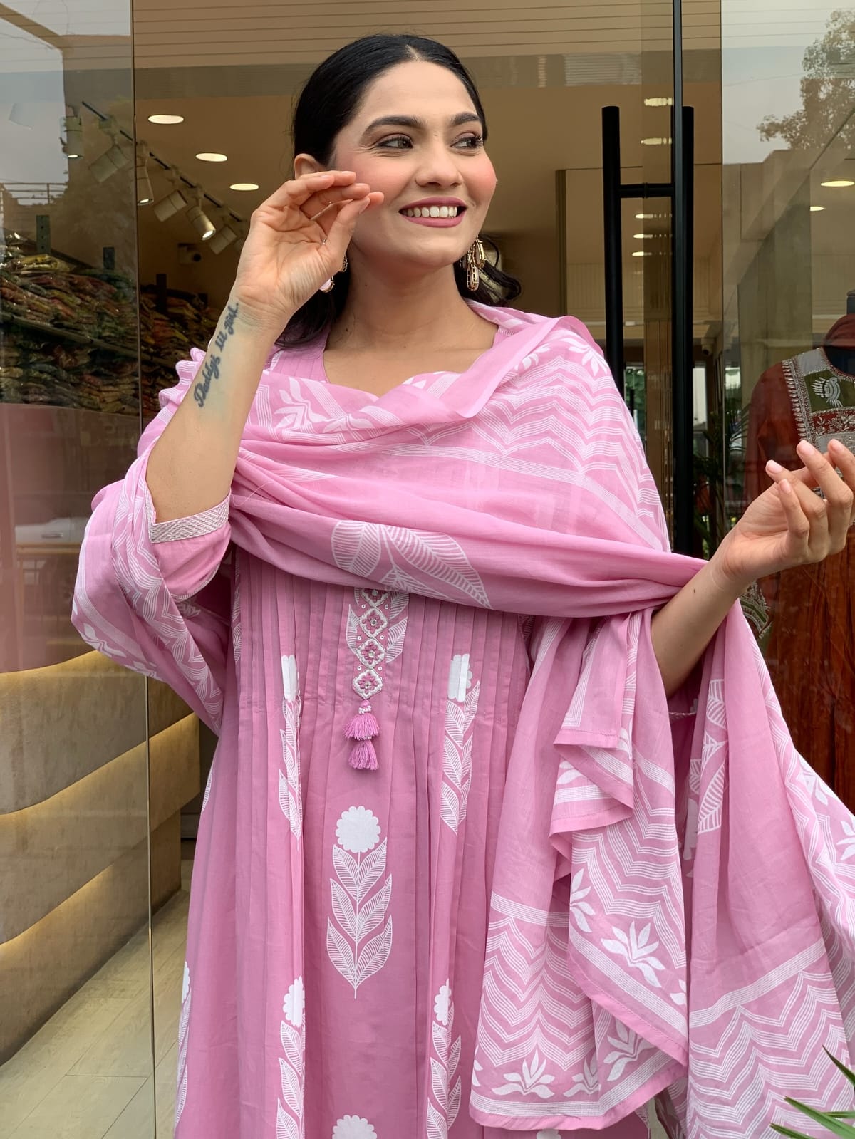 🌹🌹Pure fine Cotton fabric  Kurti with Pant with cotton 100-100 Dupatta🌹🌹 (SWRED607)