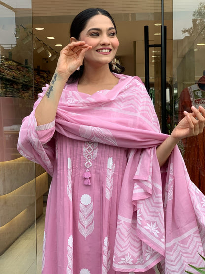 🌹🌹Pure fine Cotton fabric  Kurti with Pant with cotton 100-100 Dupatta🌹🌹 (SWRED607)
