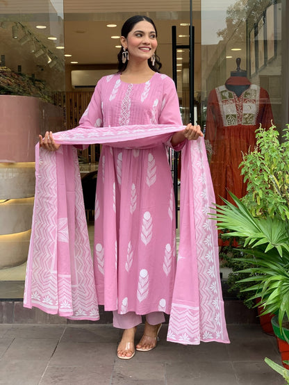 🌹🌹Pure fine Cotton fabric  Kurti with Pant with cotton 100-100 Dupatta🌹🌹 (SWRED607)