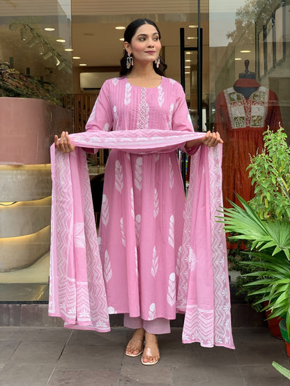 🌹🌹Pure fine Cotton fabric  Kurti with Pant with cotton 100-100 Dupatta🌹🌹 (SWRED607)