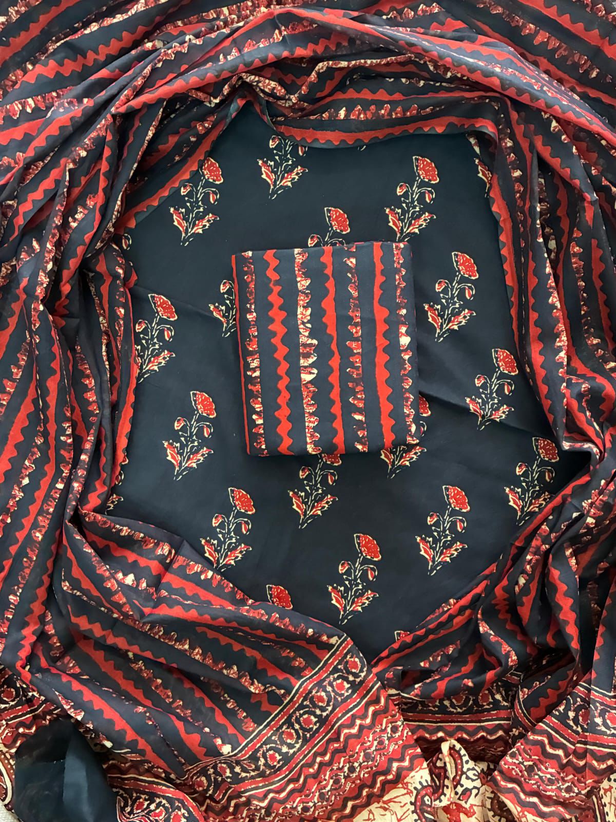 ELEGANT HAND BLOCK PRINT COTTON SUIT SET WITH MULMUL DUPATTA(WACOTMU10)