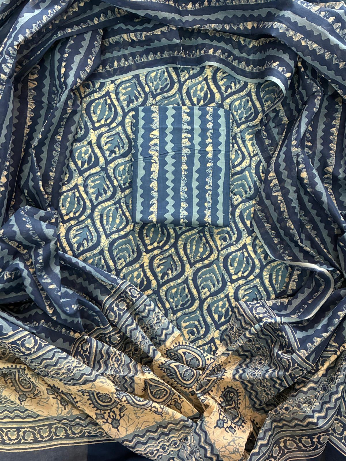 ELEGANT HAND BLOCK PRINT COTTON SUIT SET WITH MULMUL DUPATTA(WACOTMU41)