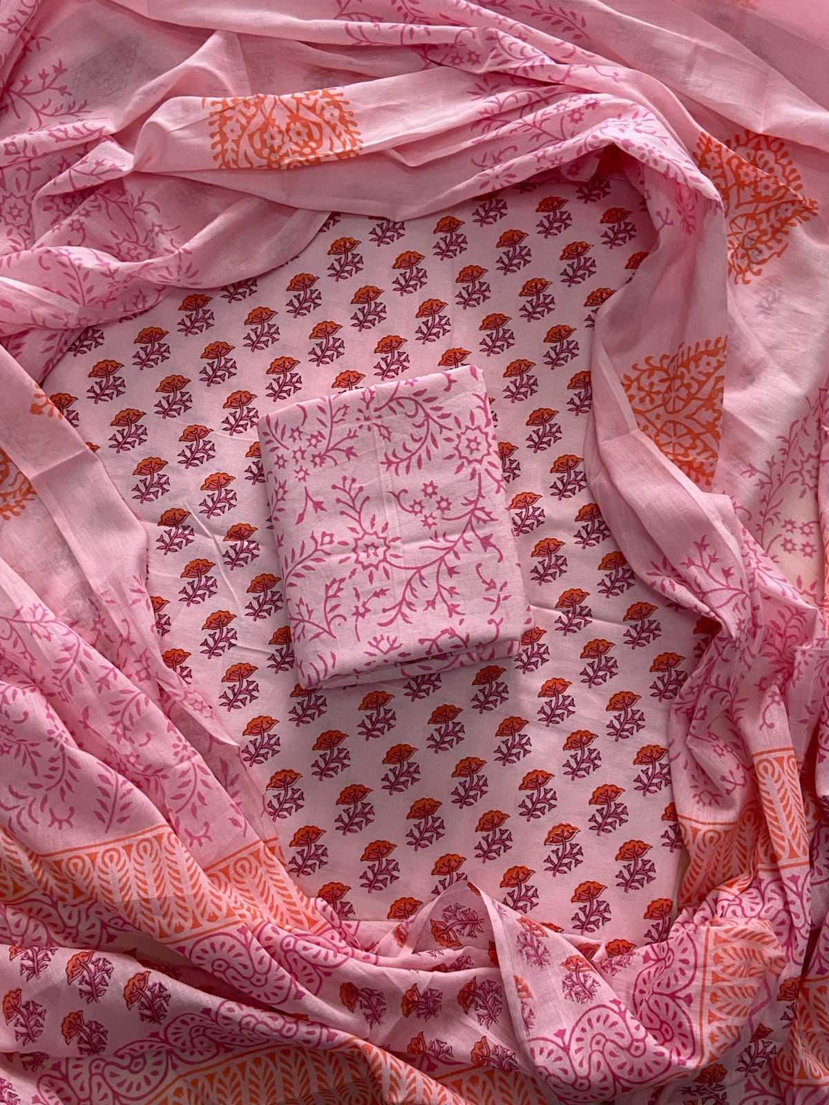 HAND BLOCK PRINT COTTON SUIT SET WITH MULMUL DUPATTA(WACOTMU87)