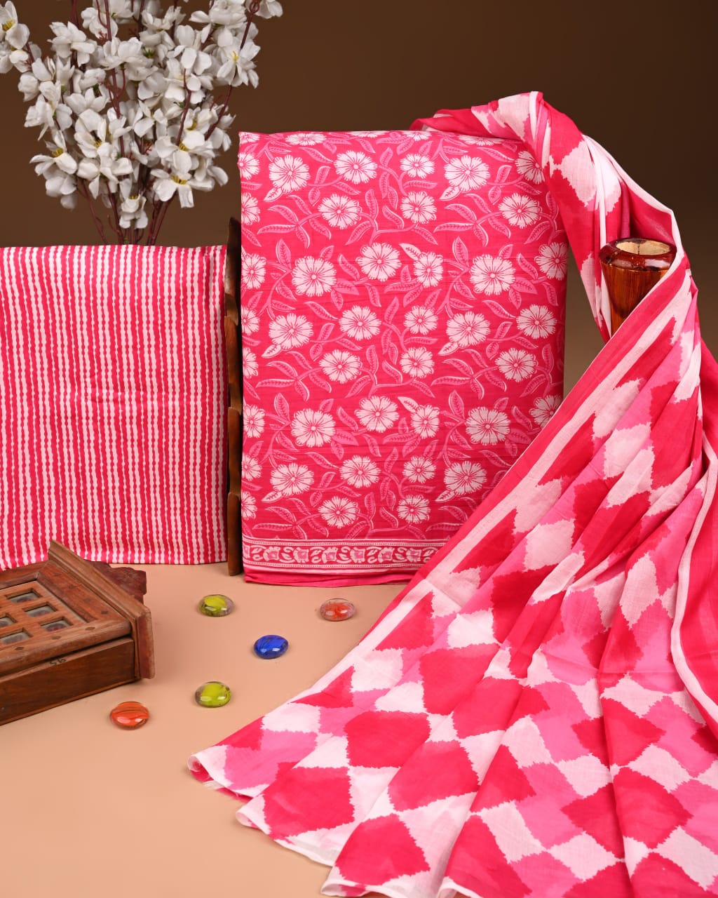 ELEGANT HAND BLOCK PRINT COTTON SUIT SET WITH MULMUL DUPATTA(WACOTMU58)